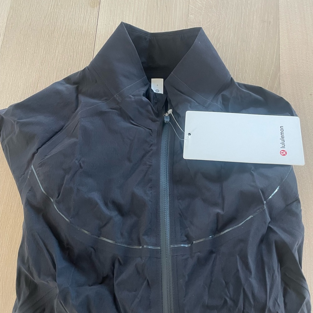 Lulumeon Fast & Free Windbreaker. New with Tags